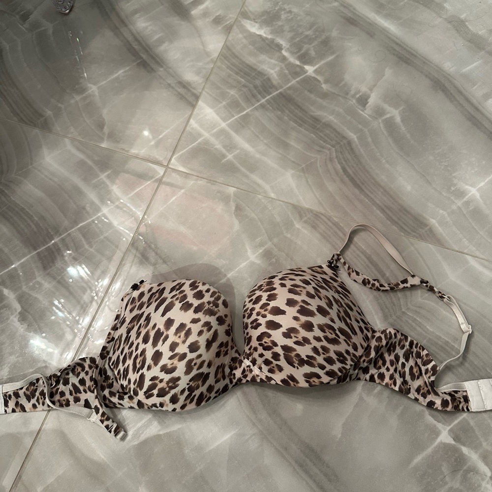 Victoria's Secret Leopard Print Plunge Bra Size 36C Women’s Bra